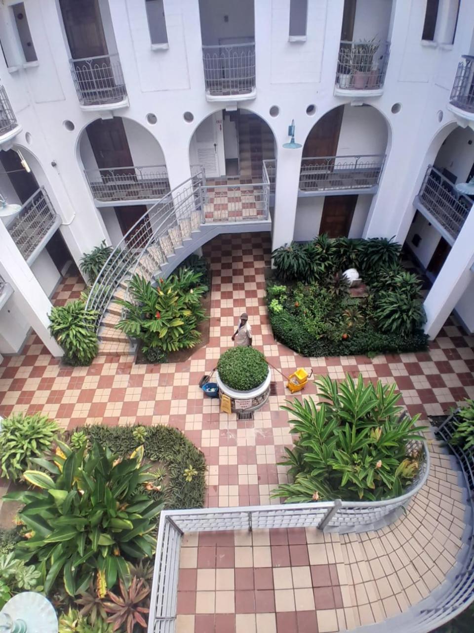Apartment Contemporary One Bedroom At Sandcastles