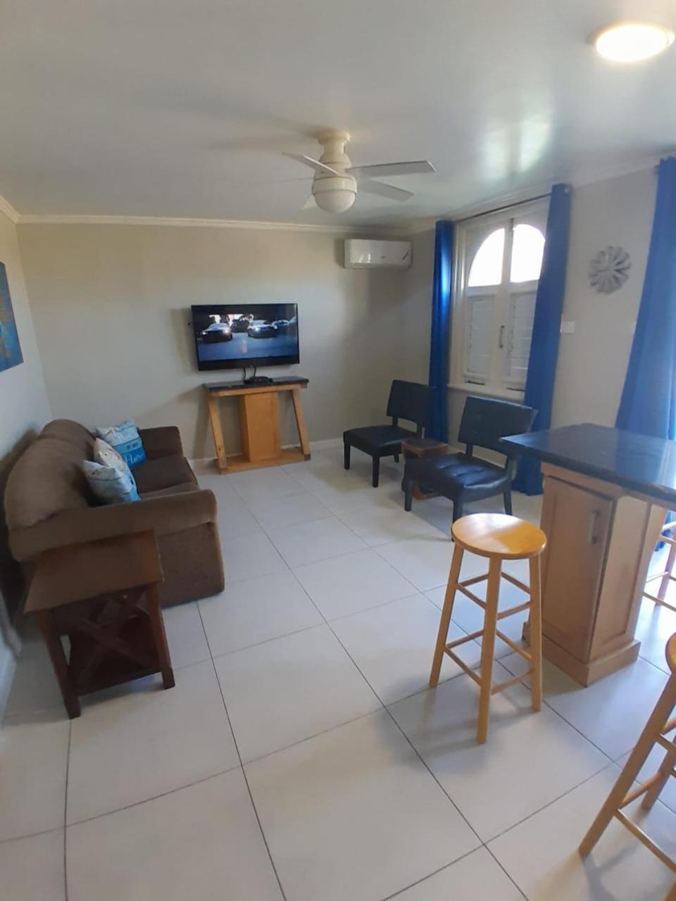 Contemporary One Bedroom At Sandcastles