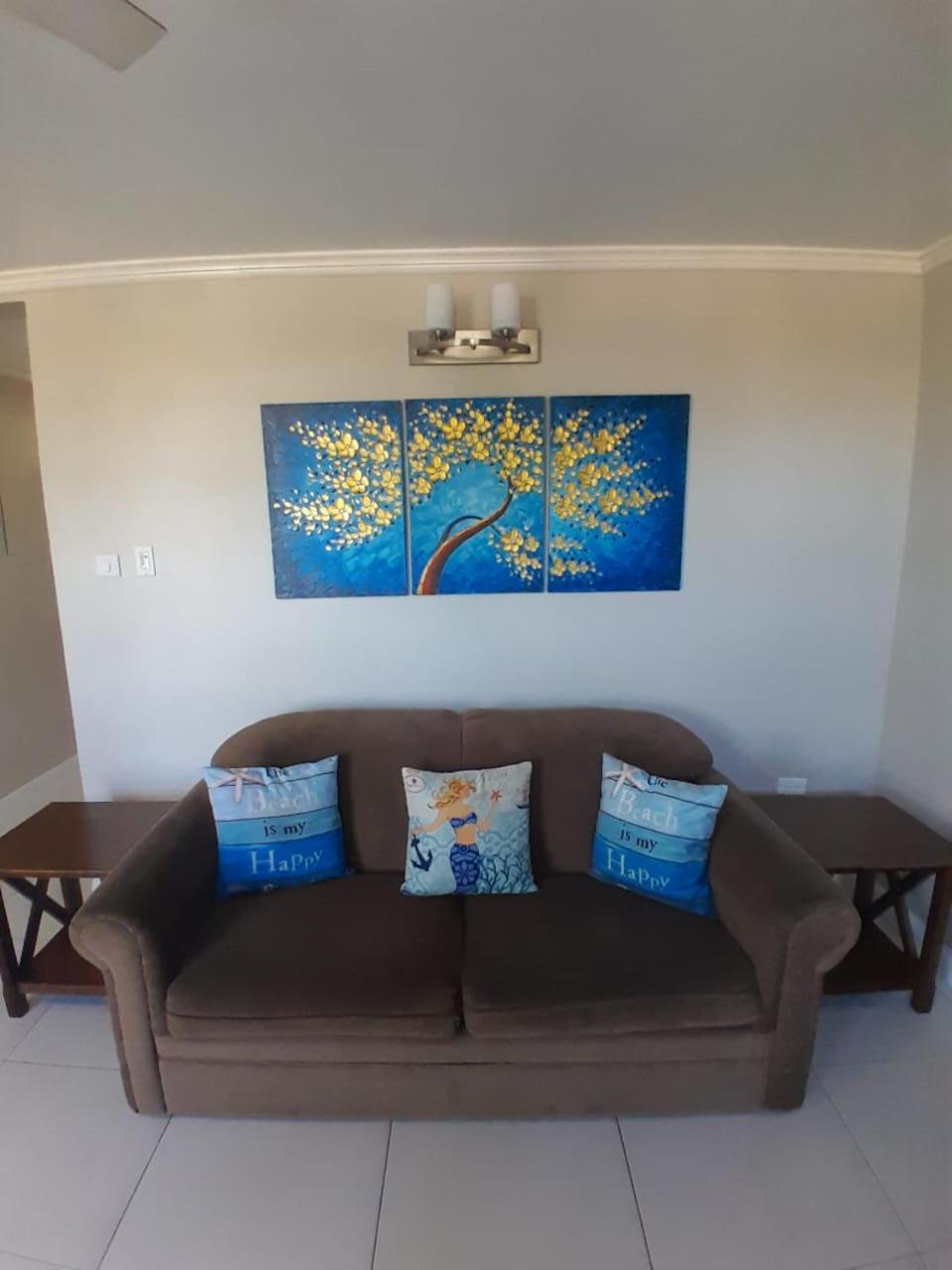 Apartment Contemporary One Bedroom At Sandcastles *