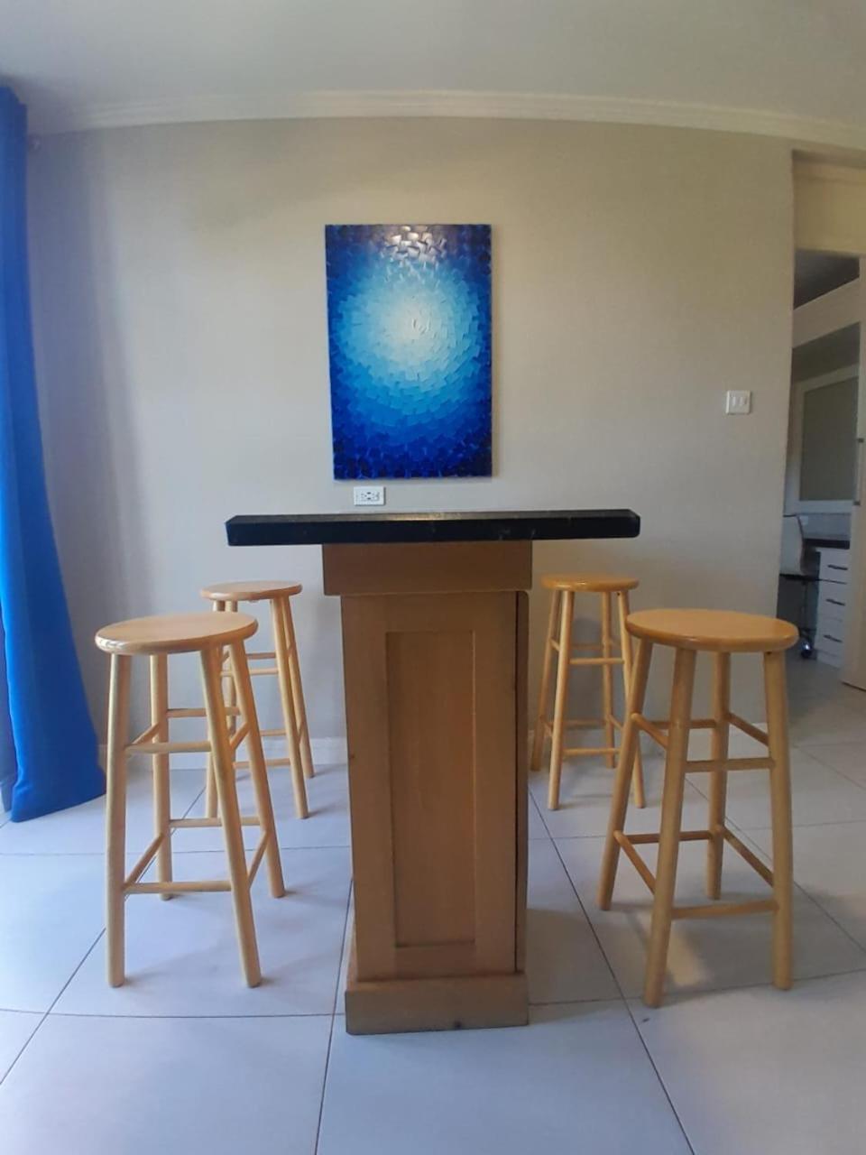 Contemporary One Bedroom At Sandcastles Apartment